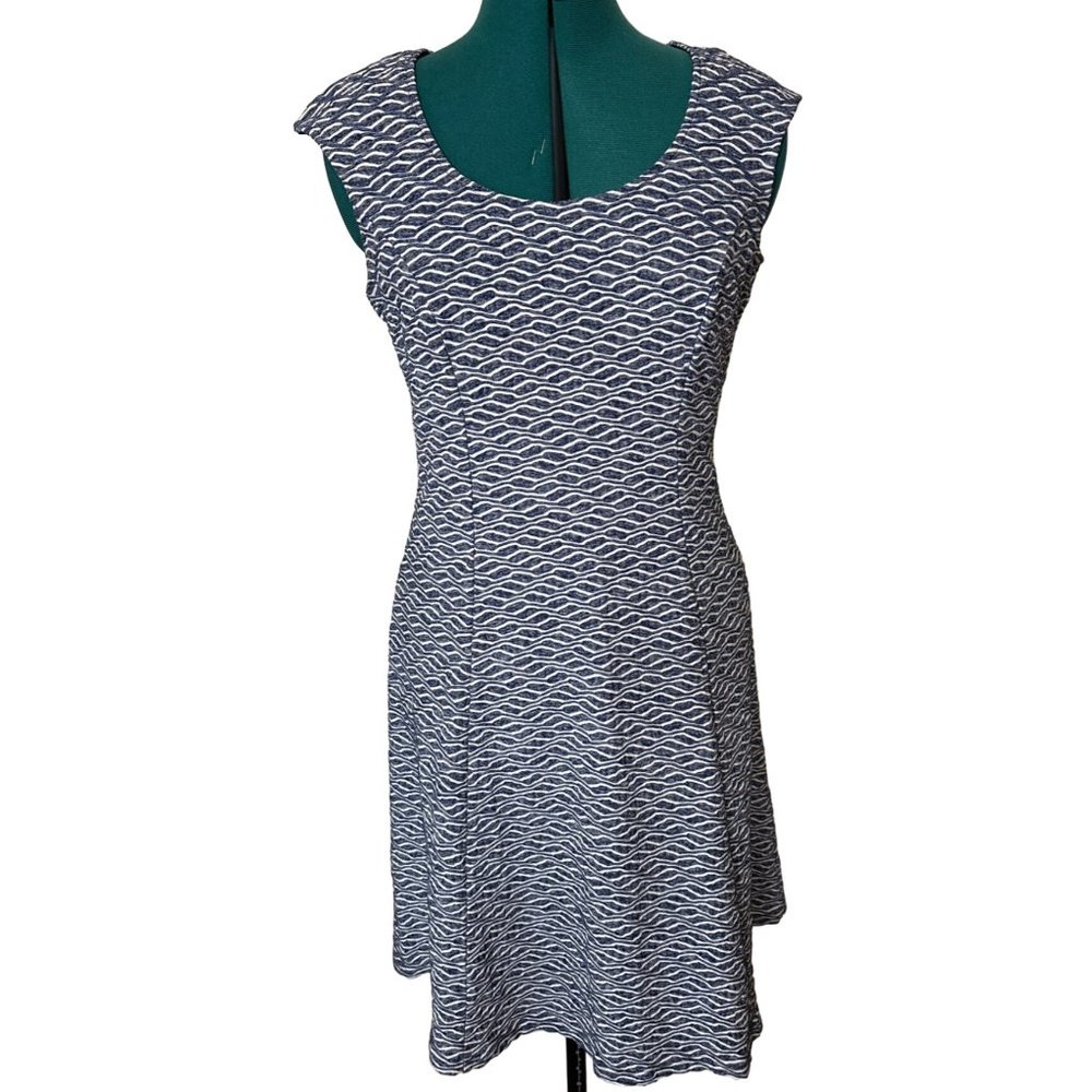 Chic Wave Pattern Mini Dress